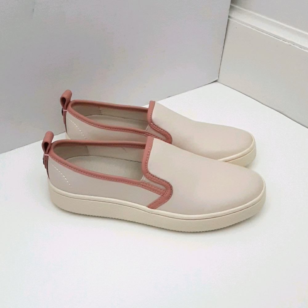 Coach size 8.5 B leather sneaker cream petal trim slip on casual Flaw